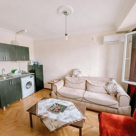 Naira Apartment Batumi Bagian luar foto