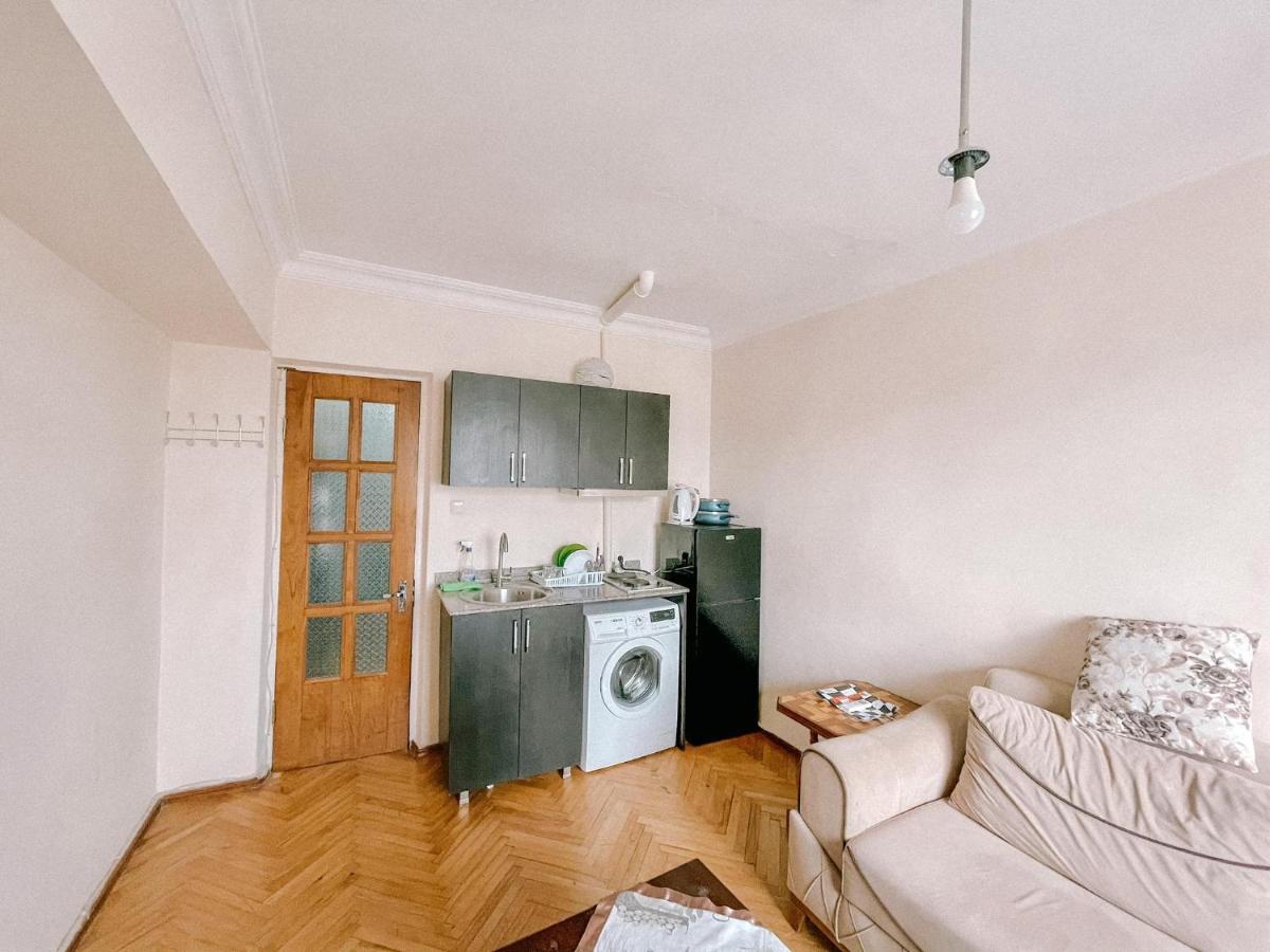 Naira Apartment Batumi Bagian luar foto