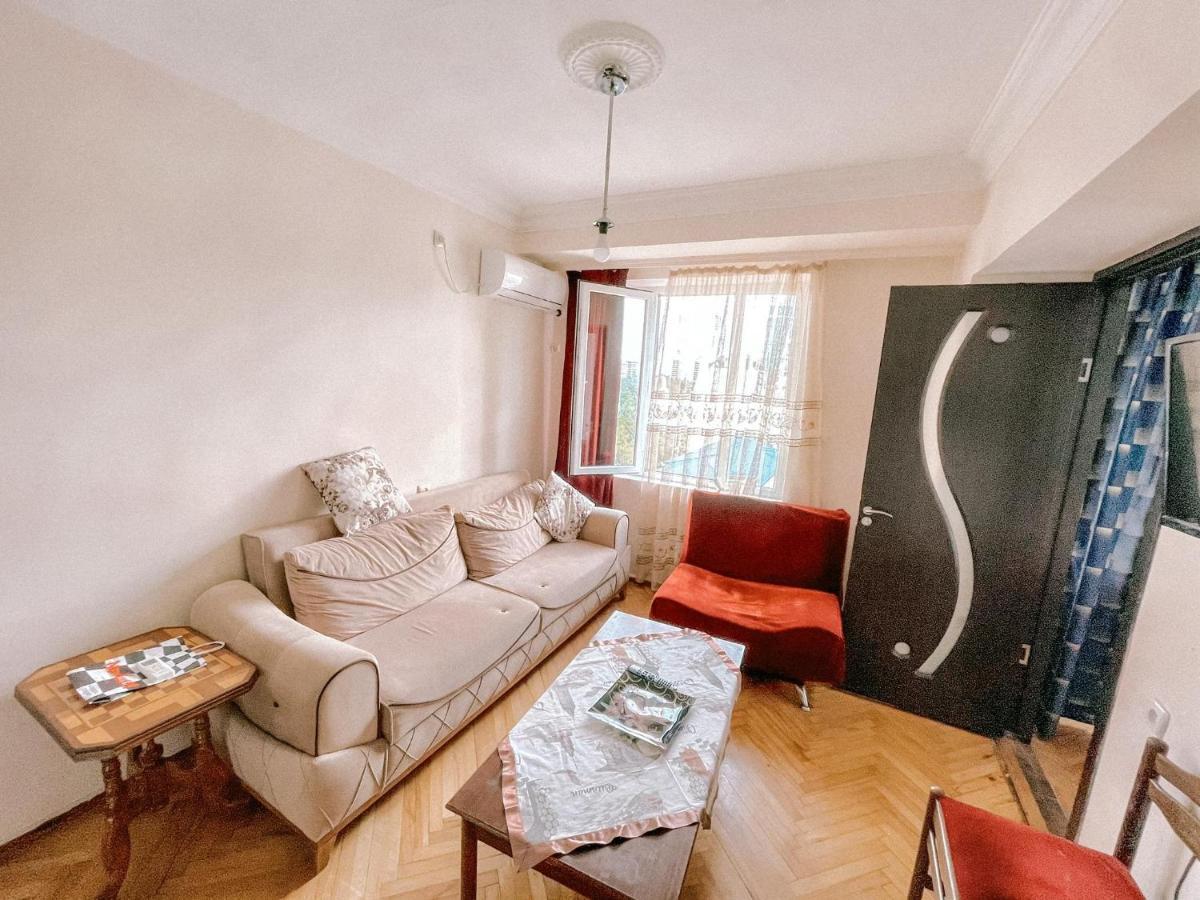 Naira Apartment Batumi Bagian luar foto