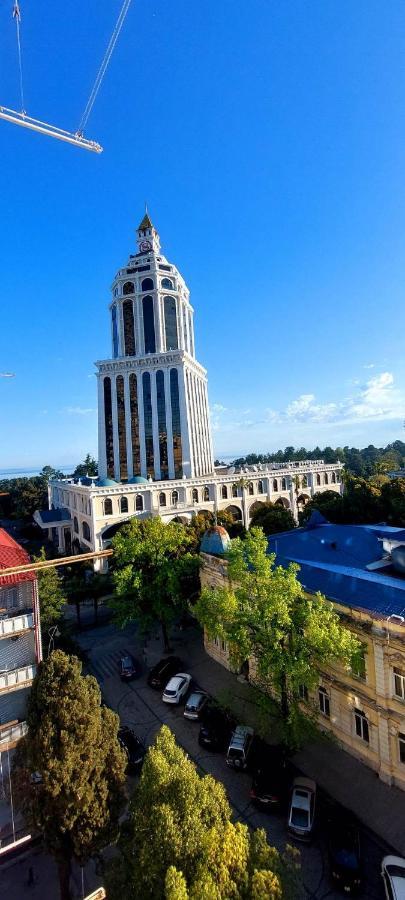 Naira Apartment Batumi Bagian luar foto