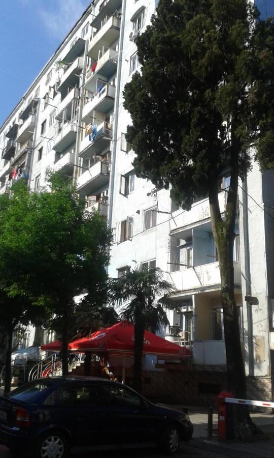 Naira Apartment Batumi Bagian luar foto