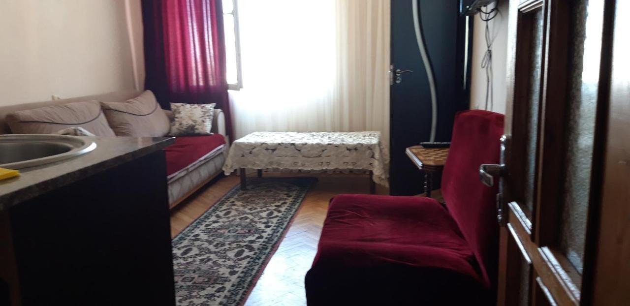 Naira Apartment Batumi Bagian luar foto